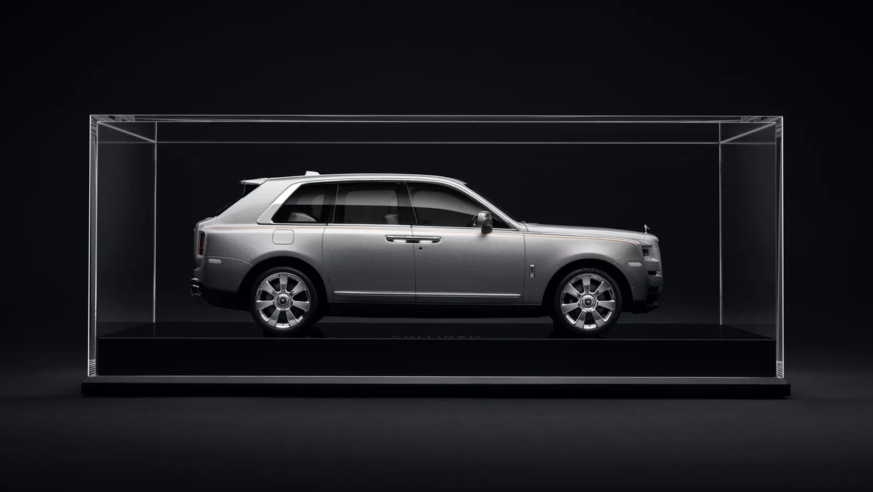 Rolls-Royce 1:18 Cullinan Silver Replica