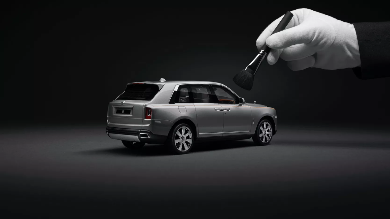 Rolls-Royce 1:18 Cullinan Silver Replica