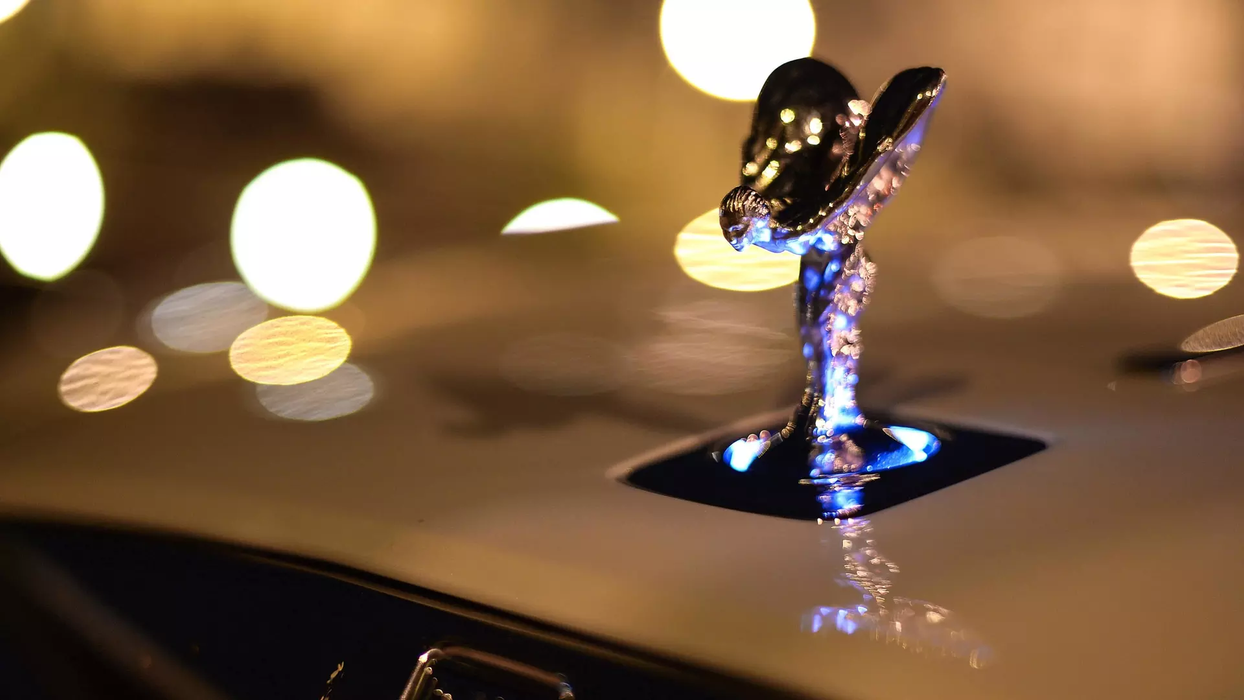 Rolls-Royce Cullinan Retrofit Uplit Spirit of Ecstasy