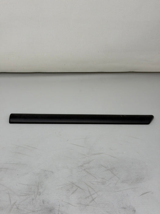 RH FENDER MOULDING